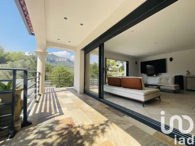 Architectural house at Toulon (83200)