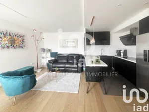 Apartment at Puteaux (92800)
