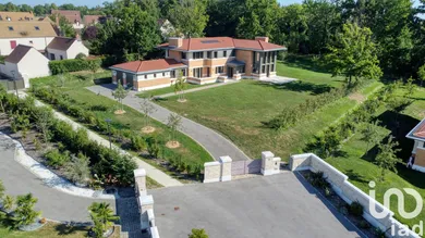 Architectural house at Magny-le-Hongre (77700)