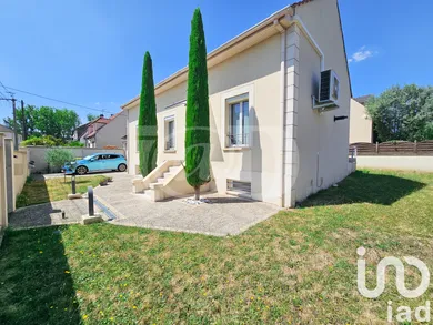 House at Sainte-Geneviève-des-Bois (91700)