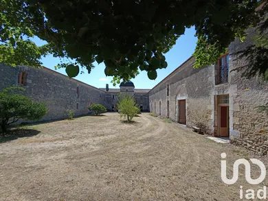 Domaine à Saint-Michel-en-l'Herm (85580)