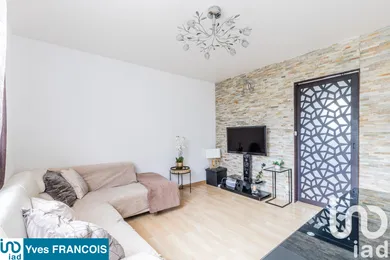 Apartment in Sainte-Geneviève-des-Bois (91700)