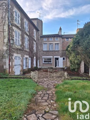 Mansion at Lussac-les-Châteaux (86320)