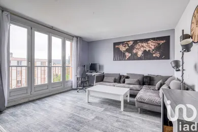 Apartment at Coubron (93470)