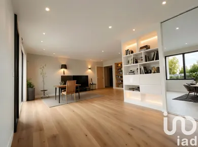 Apartment in Sèvres (92310)