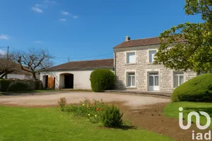 House at Saint-Jean-d'Angély (17400)