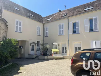 Immeuble à Villeneuve-la-Guyard (89340)