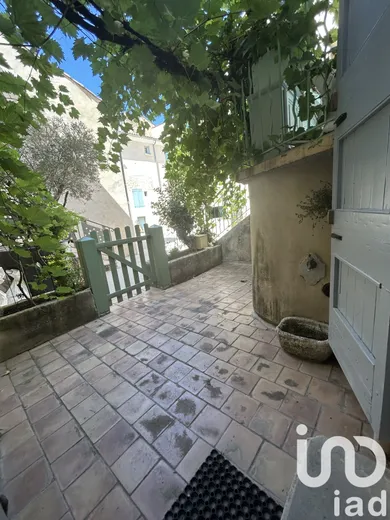 Immeuble à Cruis (04230)