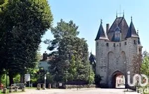 Building at Villeneuve-sur-Yonne (89500)