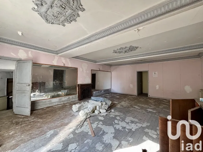 Maison 11 pièces 237 m² · à Thouars · 237 m² · 25 000 €