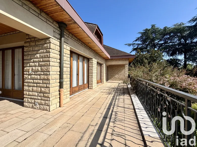Maison 7 pièces 300 m² · à Champagne-au-Mont-d'Or · 300 m² · 900 000 €
