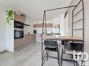 Apartment in Chevannes (91750)