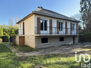 Traditional house at Médan (78670)