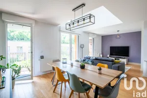 Duplex at Versailles (78000)