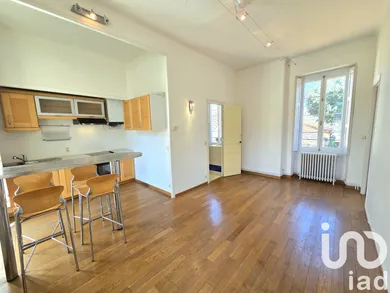 Apartment at Nîmes (30000)