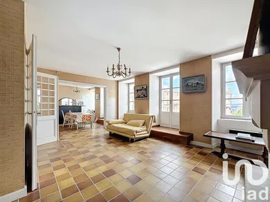 Building at Pradelles (43420)