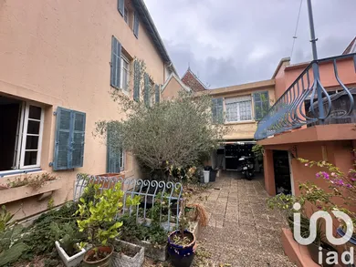 Building in Saint-Vincent-de-Tyrosse (40230)