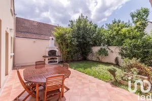 Traditional house at Carrières-sur-Seine (78420)