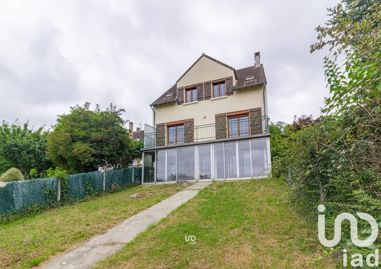 Maison 9 pièces 183 m² · à Maule · 183 m² · 316 000 €