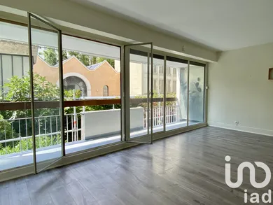 Apartment in Paris (75015)