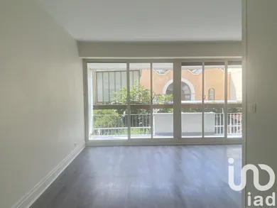Apartment in Paris (75015)