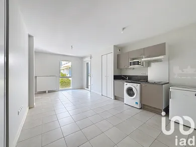 Apartment at Cenon (33150)