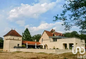 Architectural house at Villeneuve (12260)