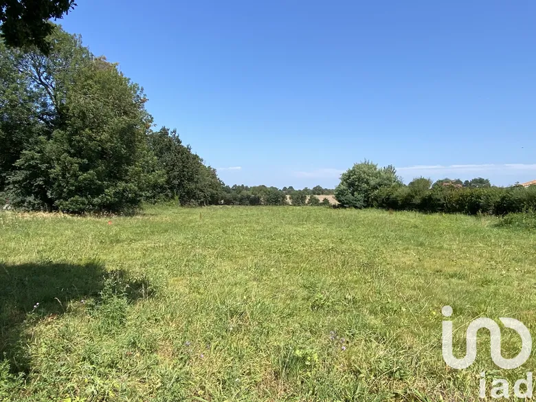 Terrain 1245 m² · à Vendrennes · 89 900 €