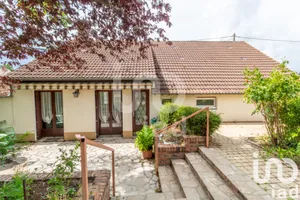 House at Lorris (45260)