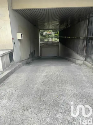Parking à Paris (75015)
