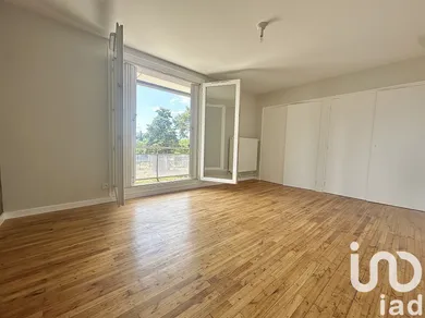 Apartment at Saint-Étienne-de-Saint-Geoirs (38590)