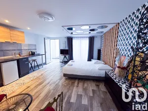 Building at Orly (94310)