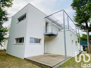 House at Royan (17200)