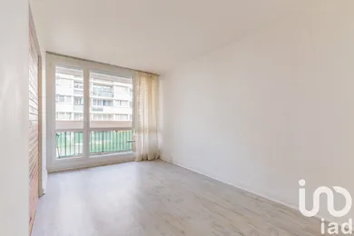 Apartment in Les Ulis (91940)