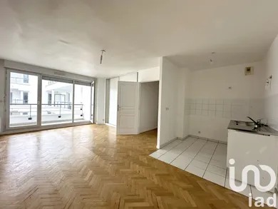 Apartment at Levallois-Perret (92300)