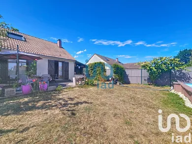 House at Magnanville (78200)