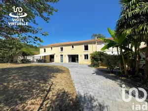 Longere at Fontenay-le-Comte (85200)