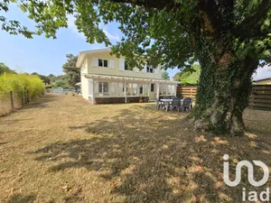 House at Salles (33770)