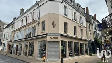 Building at Cosne-Cours-sur-Loire (58200)