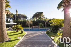 Mansion in Saint-Raphaël (83700)