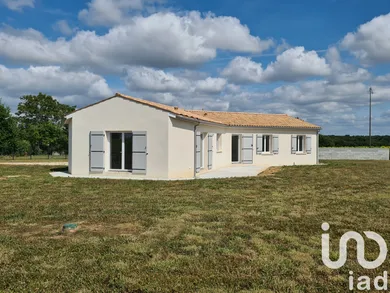 Traditional house in Les Essards (17250)