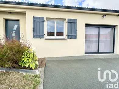 Maison traditionnelle à Saint-Étienne-du-Bois (85670)