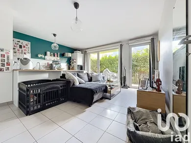 Apartment at Les Ulis (91940)