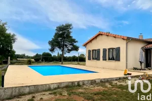 Maison de campagne à Lezay (79120)