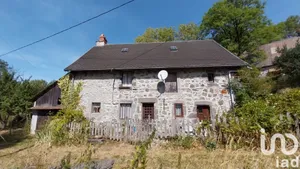 Traditional house at Picherande (63113)