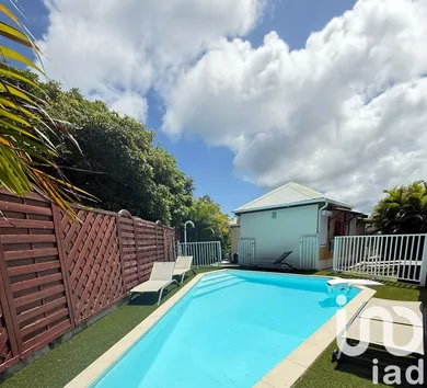 House at St François (97118)