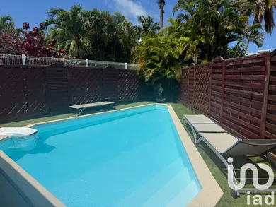 House at St François (97118)