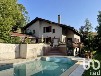 Architectural house at Venon (38610)