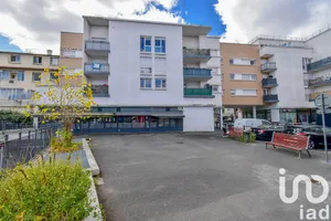 Apartment at Noisy-le-Grand (93160)