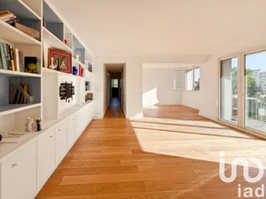 Apartment at Saint-Cloud (92210)